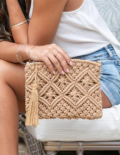 Pochette con nappa in macramè e stampa a rombi