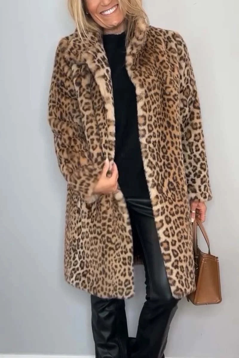Bianca - Cappotto elegante in ecopelliccia con revers e stampa leopardata, lunghezza media