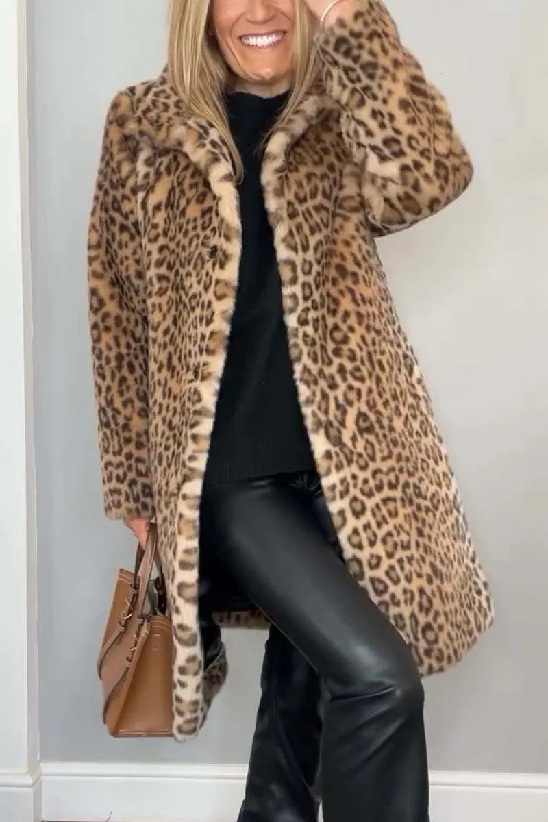 Bianca - Cappotto elegante in ecopelliccia con revers e stampa leopardata, lunghezza media